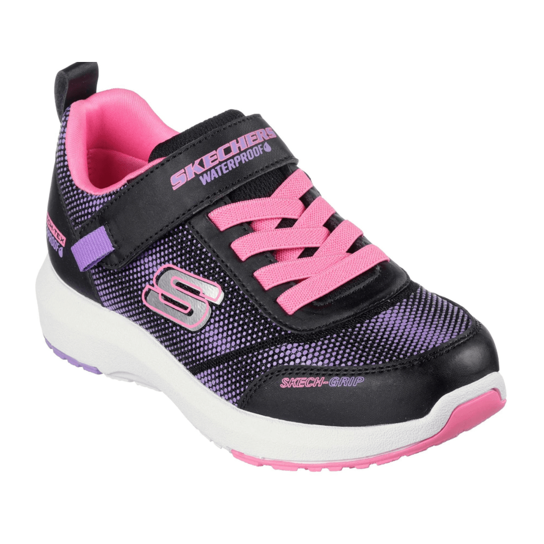 Black top skechers runners